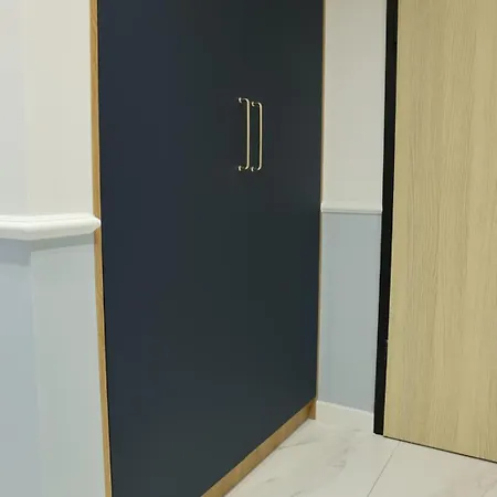 Niebieski W Wileńska Park I Prywatne Miejsce W Garażu Podziemnym