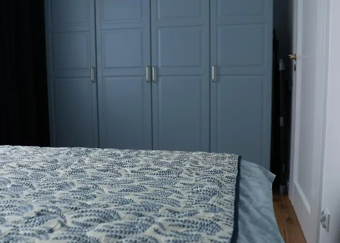 Niebieski W Wilenska Park I Prywatne Miejsce W Garazu Podziemnym