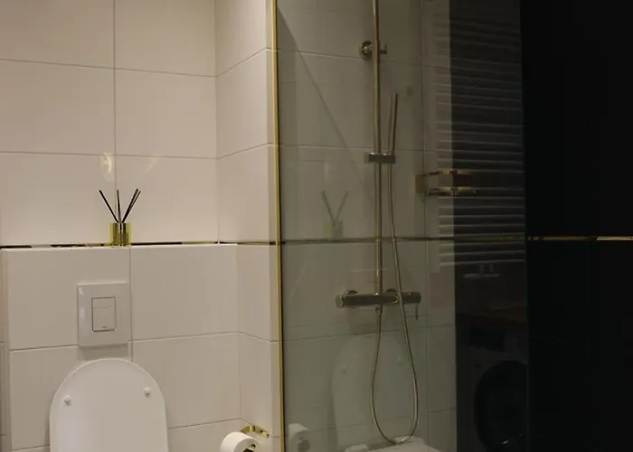 Niebieski W Wilenska Park I Prywatne Miejsce W Garazu Podziemnym * Słupsk