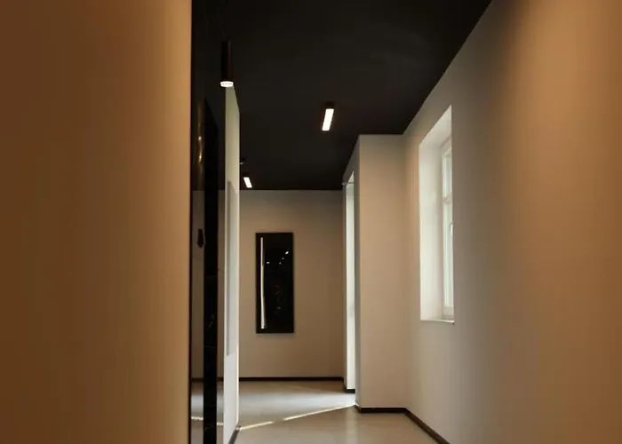 Niebieski W Wilenska Park I Prywatne Miejsce W Garazu Podziemnym