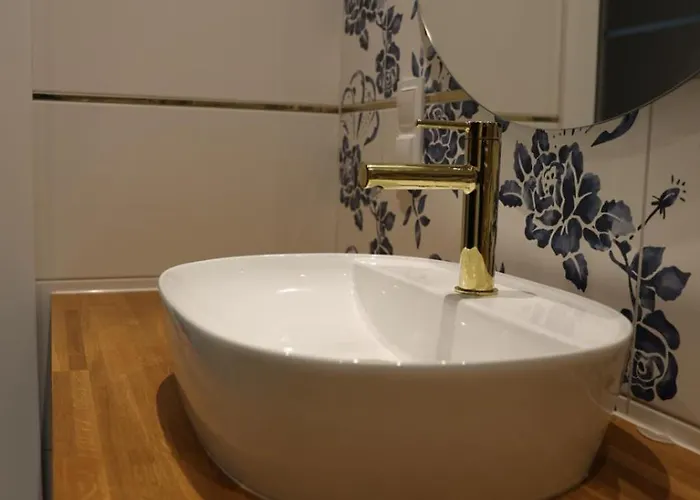 Niebieski W Wilenska Park I Prywatne Miejsce W Garazu Podziemnym *