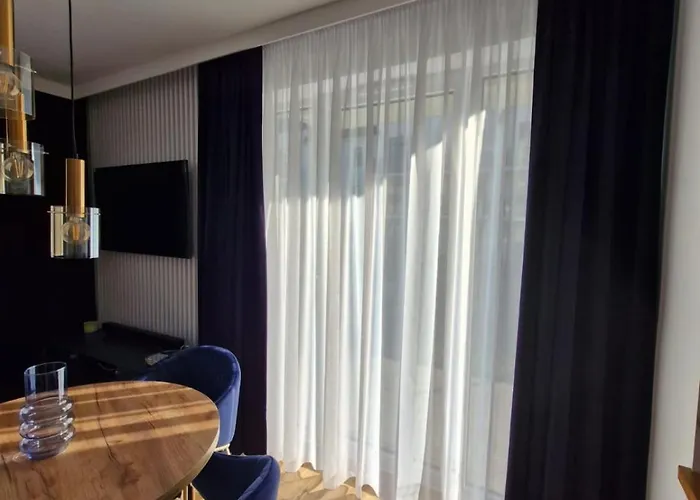 Niebieski W Wilenska Park I Prywatne Miejsce W Garazu Podziemnym *