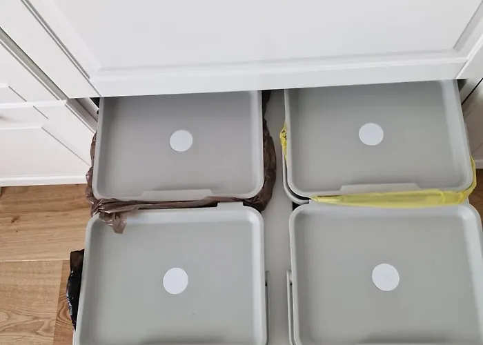 Niebieski W Wilenska Park I Prywatne Miejsce W Garazu Podziemnym * Słupsk